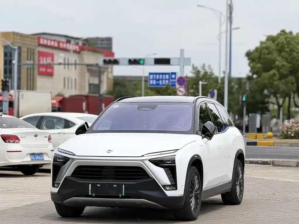NIO ES8 2021