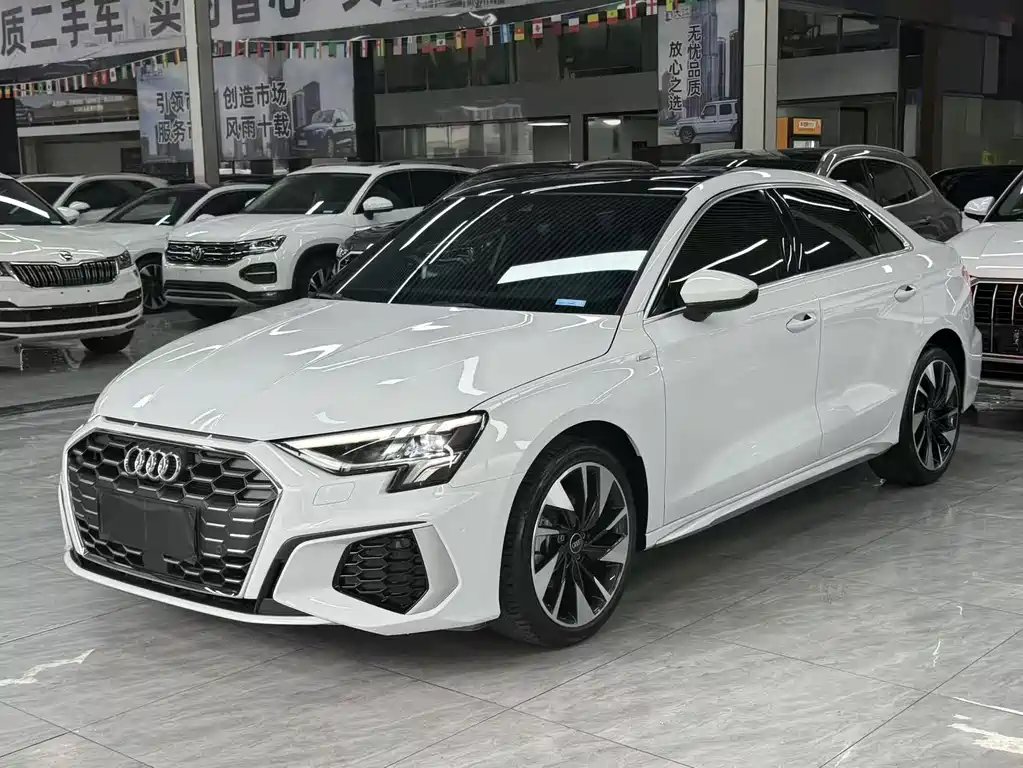 Audi A3 2023 — фото 1 из 5