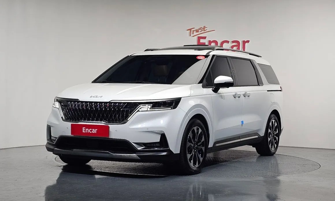 Kia Carnival 2023 — фото 1 из 20