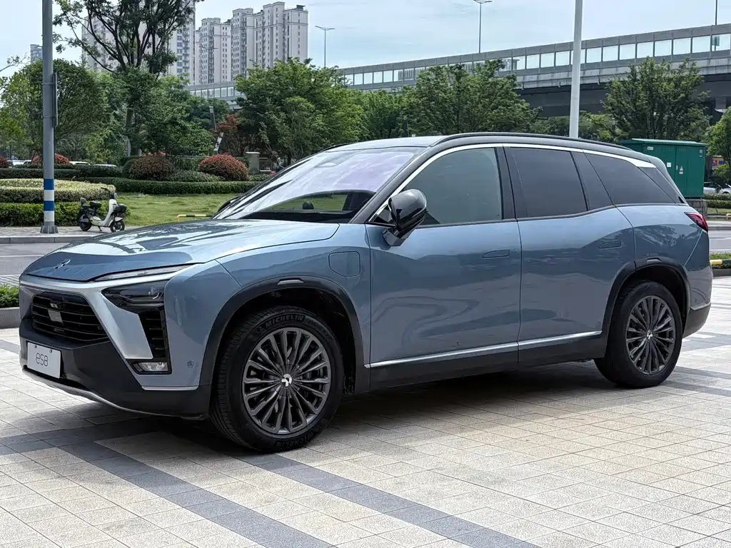 NIO ES8 2021