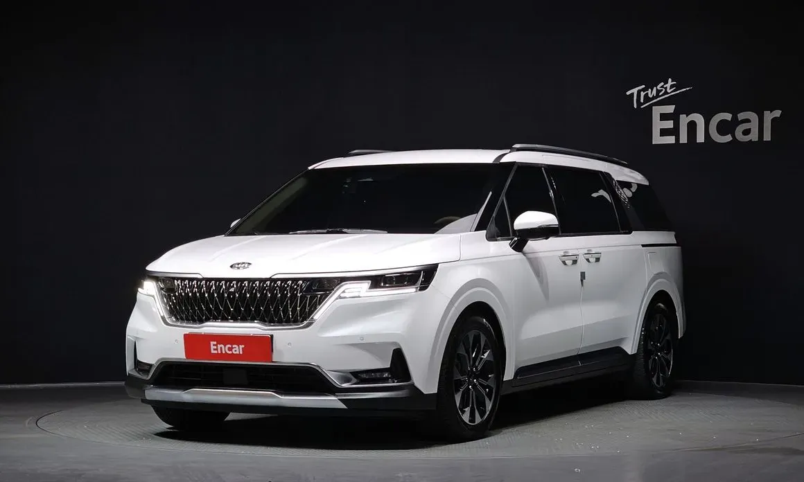 Kia Carnival 2021 — фото 1 из 20