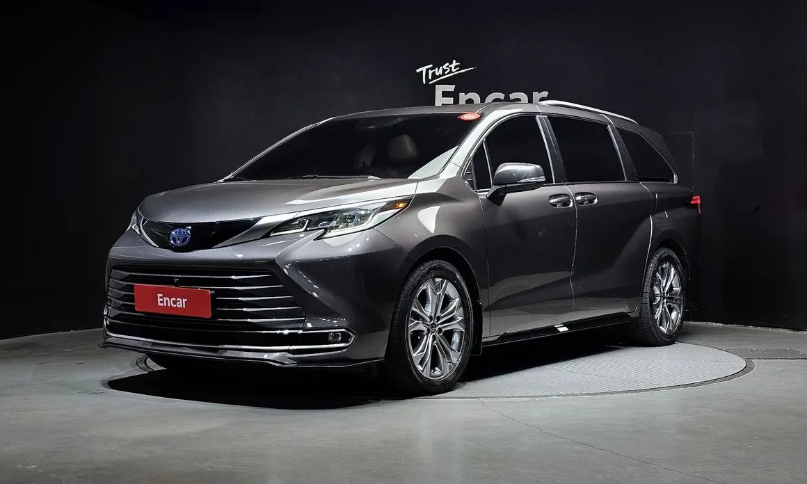 Toyota Sienna 2022 — фото 1 из 20