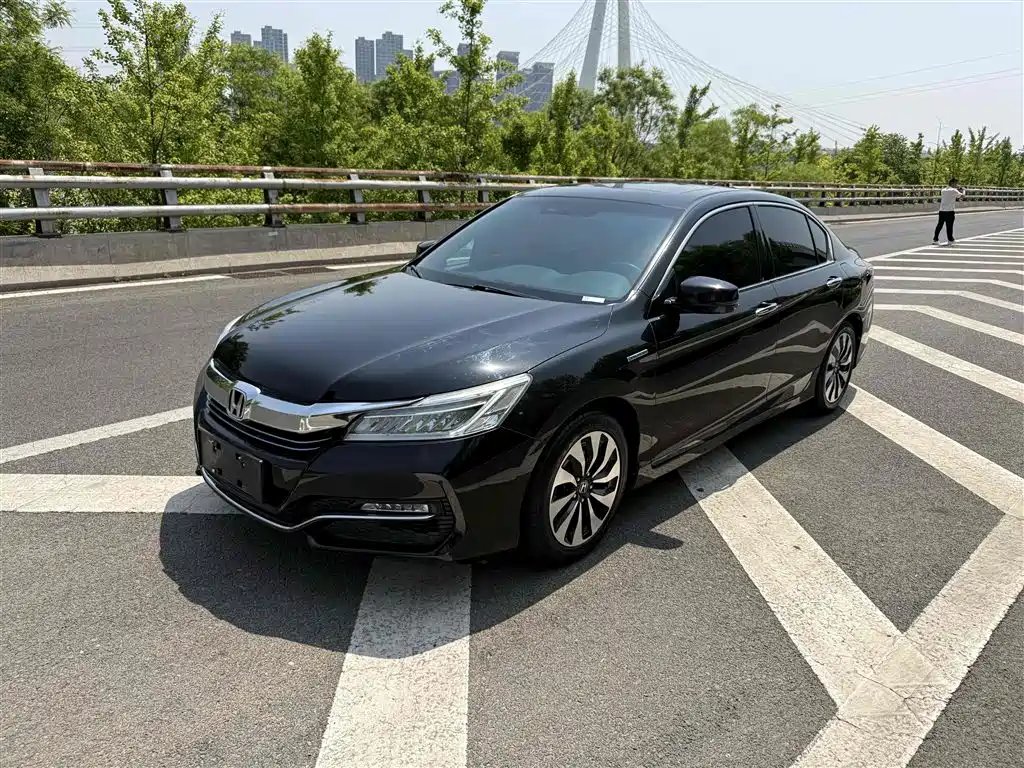 Honda Accord 2017 — фото 1 из 5