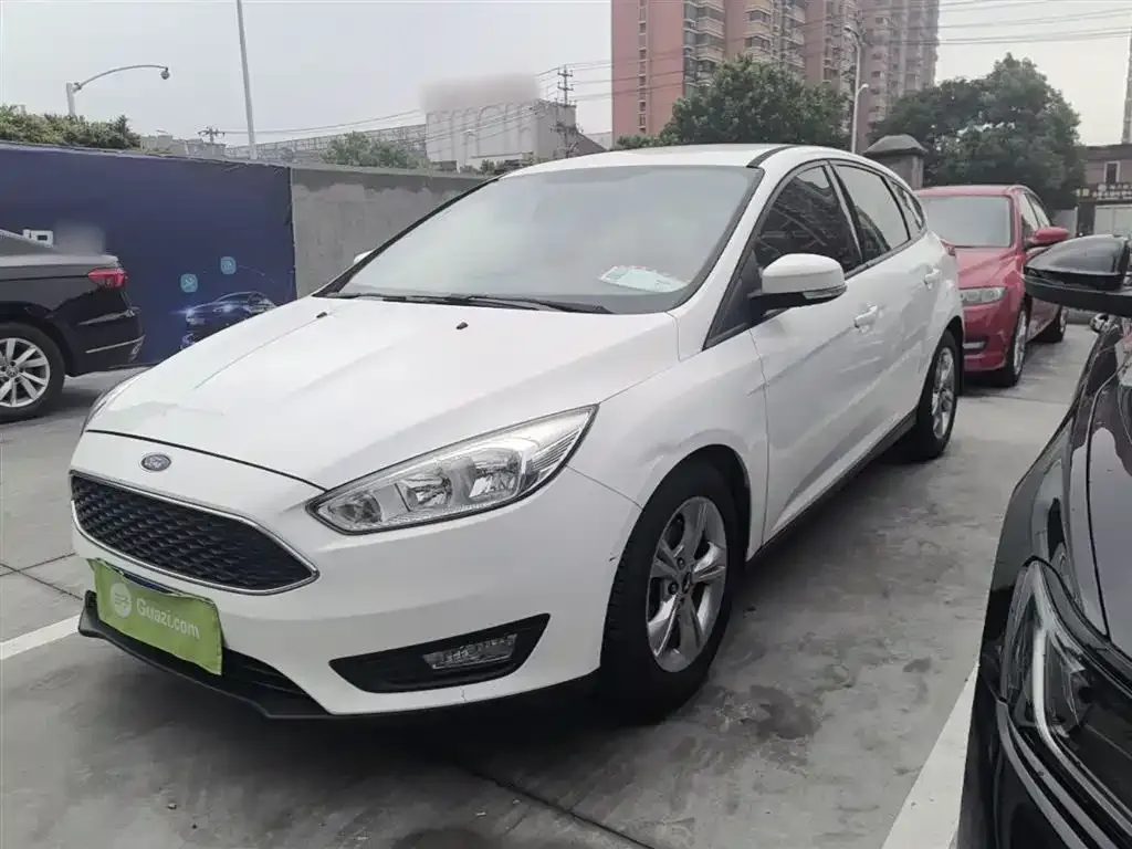Ford Focus 2015 — фото 1 из 25