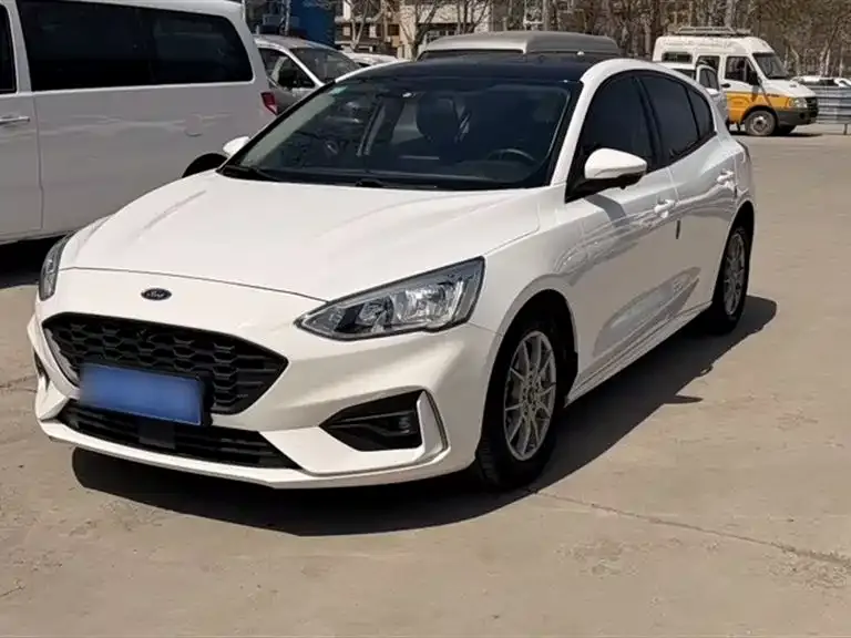 Ford Focus 2020 — фото 1 из 15