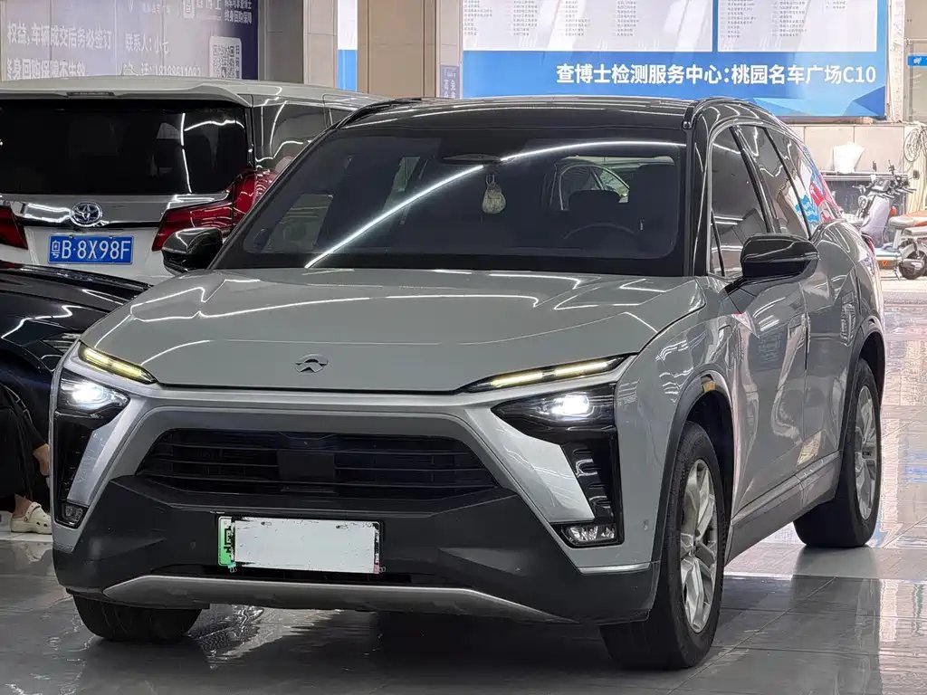 NIO ES8 2021