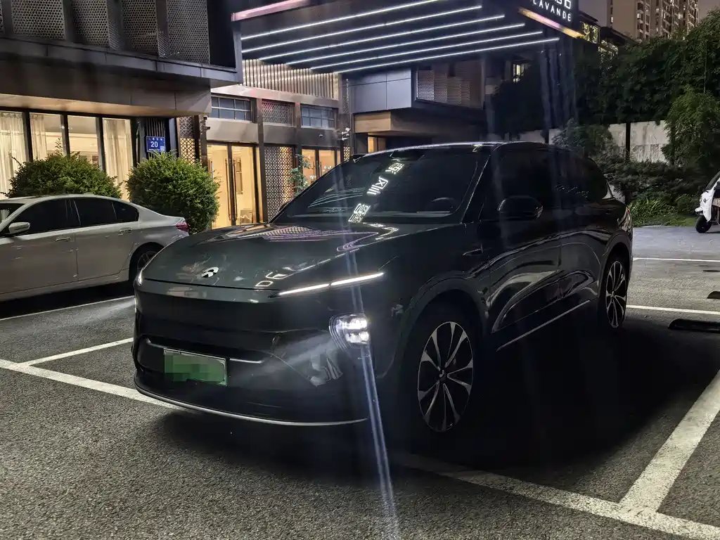 NIO ES8 2023
