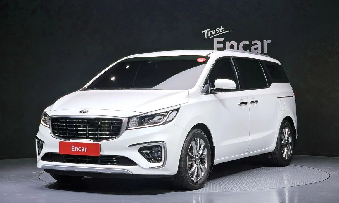 Kia Carnival 2019 — фото 1 из 20
