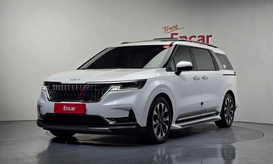 Kia Carnival 2023 — фото 1 из 20