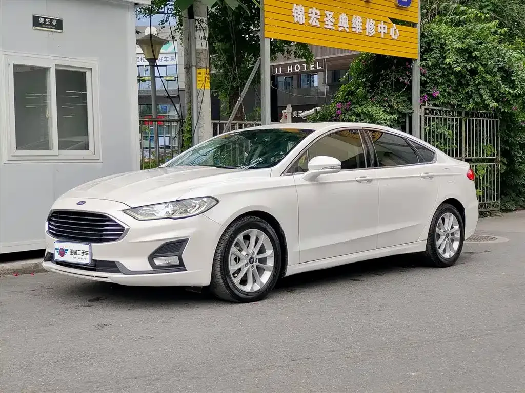 Ford Mondeo 2019 — фото 1 из 11