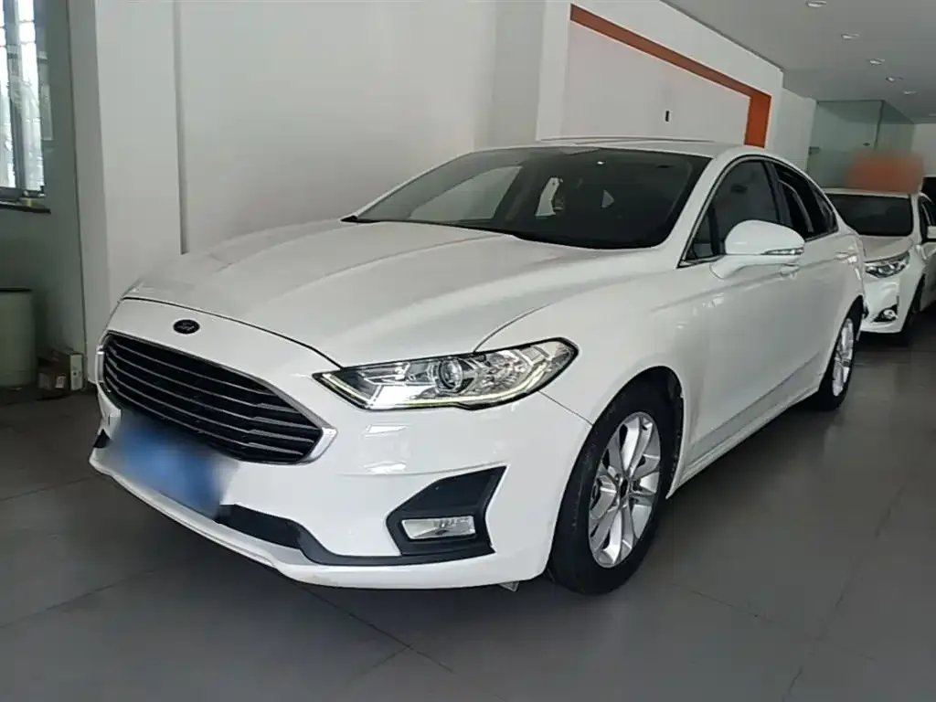 Ford Mondeo 2021 — фото 1 из 25