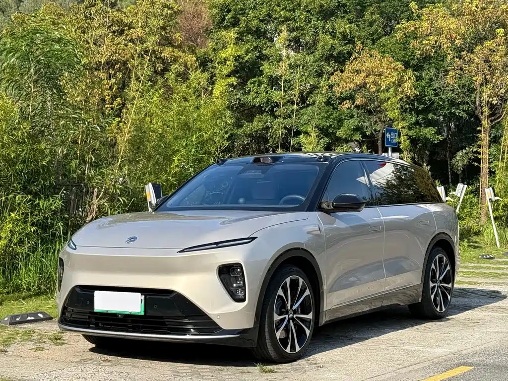 NIO ES8 2023