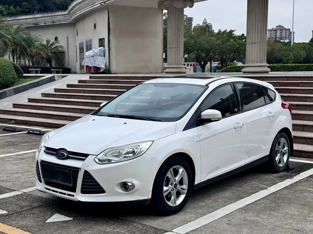 Ford Focus 2014 — фото 1 из 9