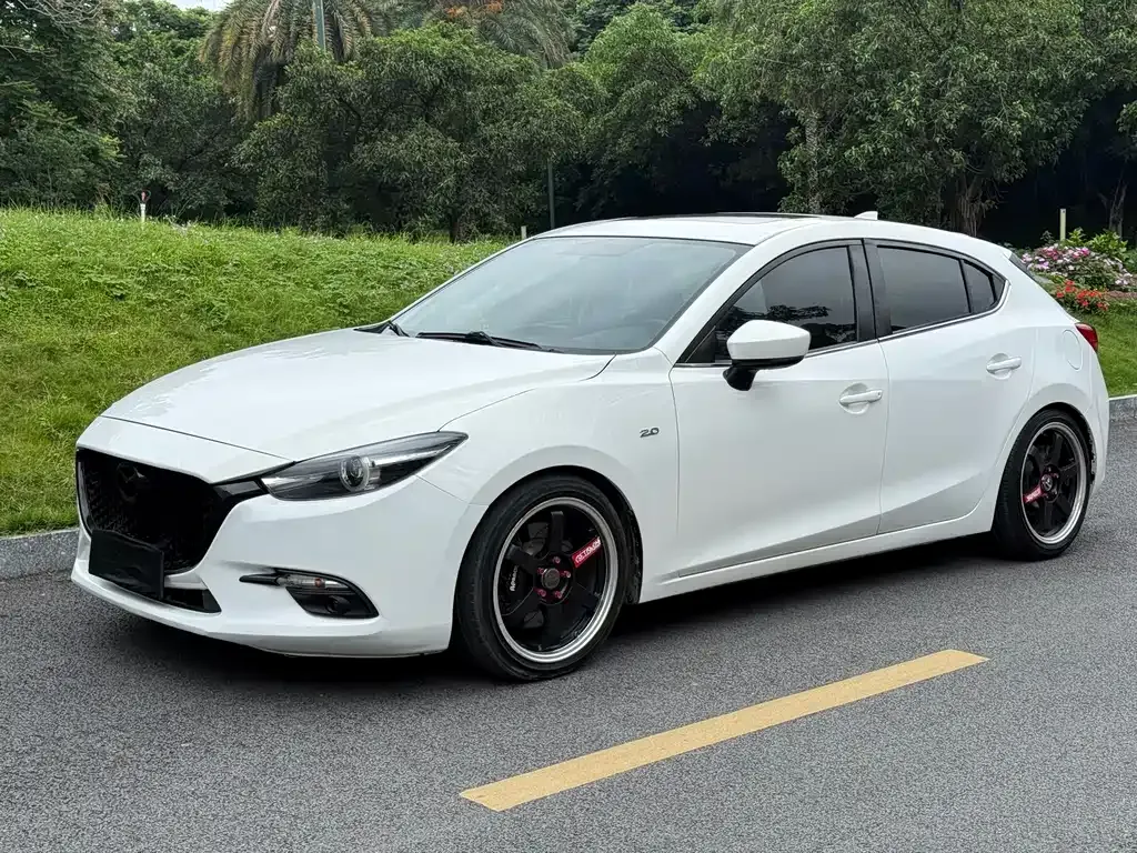 Mazda 3 Axela 2019 — фото 1 из 9