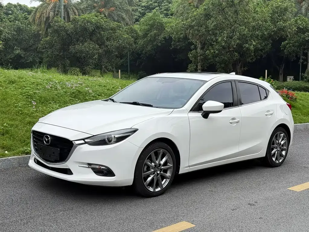 Mazda 3 Axela 2017 — фото 1 из 9