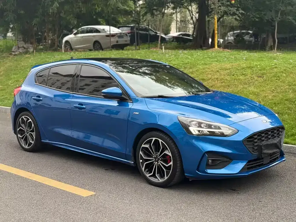 Ford Focus 2019 — фото 1 из 9
