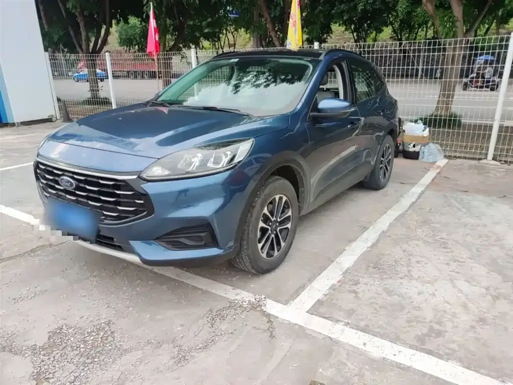 Ford Escape 2022 — фото 1 из 17