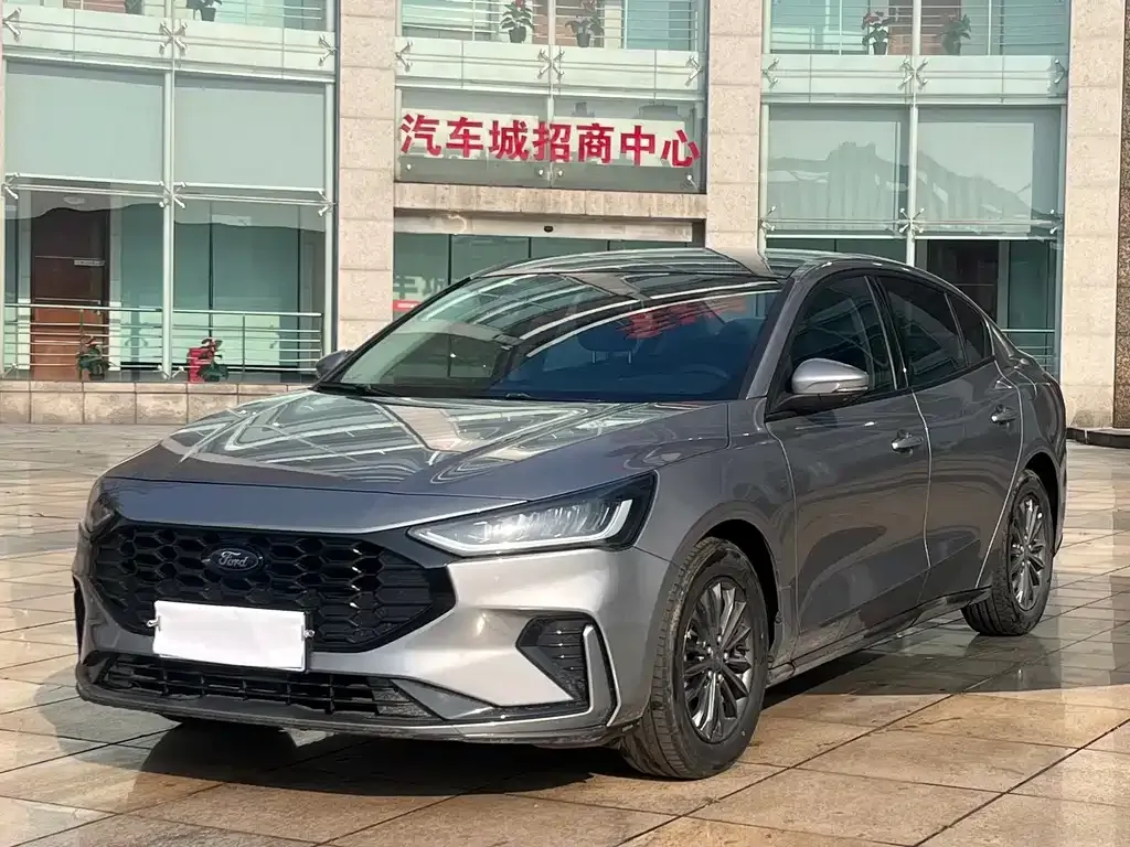 Ford Focus 2022 — фото 1 из 16