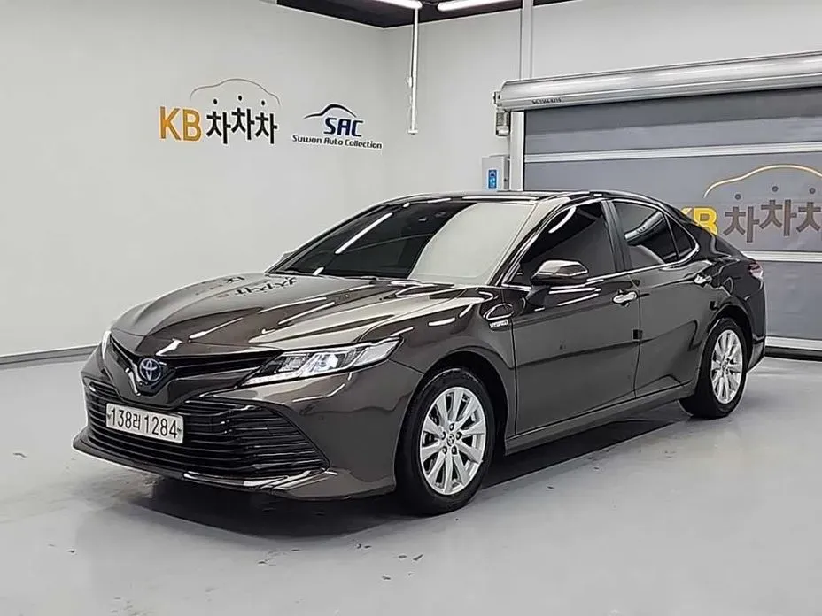 Toyota Camry 2021 — фото 1 из 5