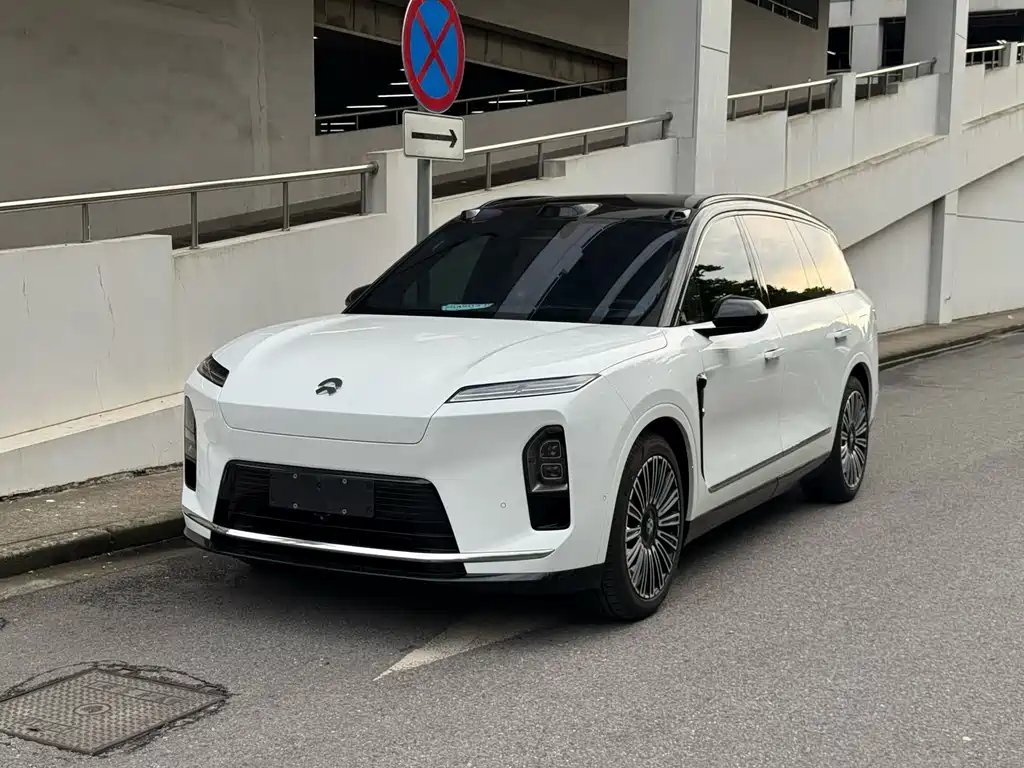 NIO ES8 2025