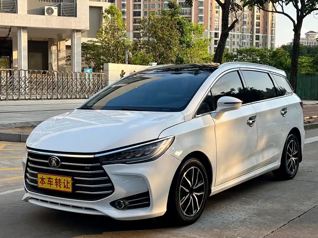 BYD MAX 2018
