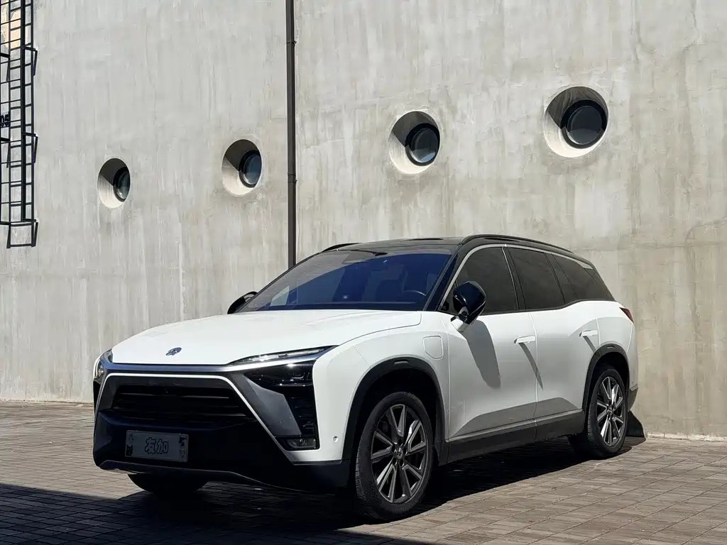NIO ES8 2021