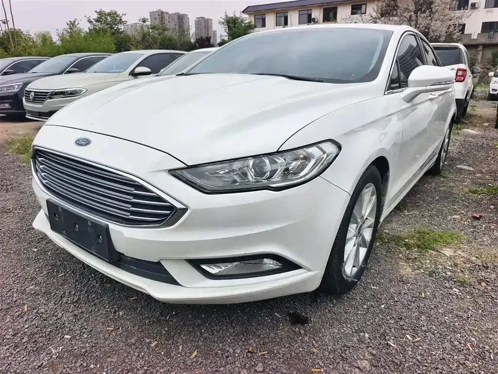 Ford Mondeo 2018 — фото 1 из 25