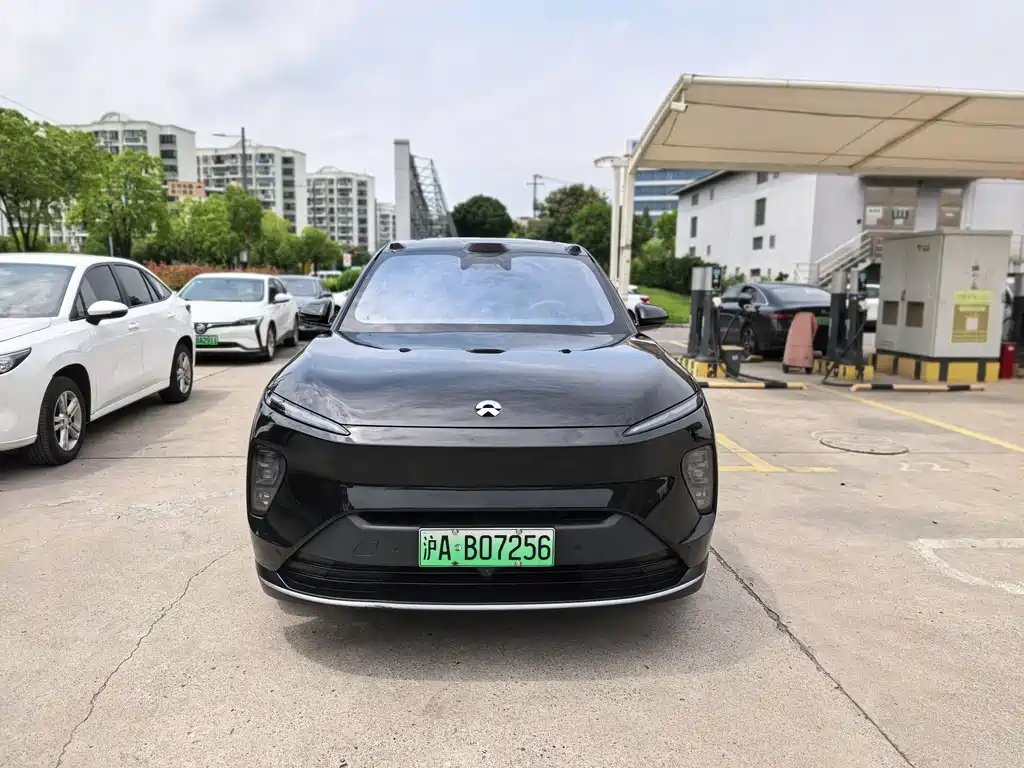 NIO ES8 2023