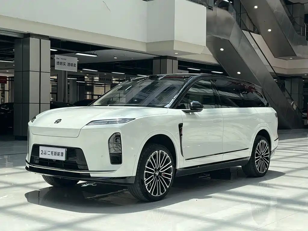 NIO ES8 2025