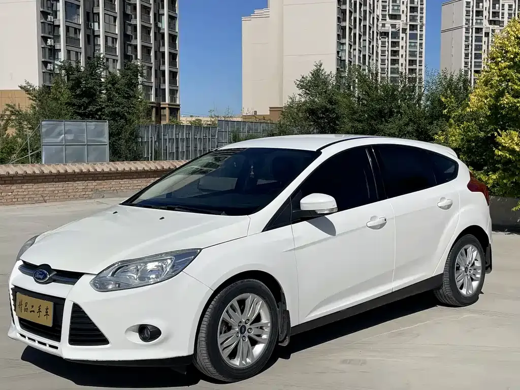 Ford Focus 2014 — фото 1 из 9