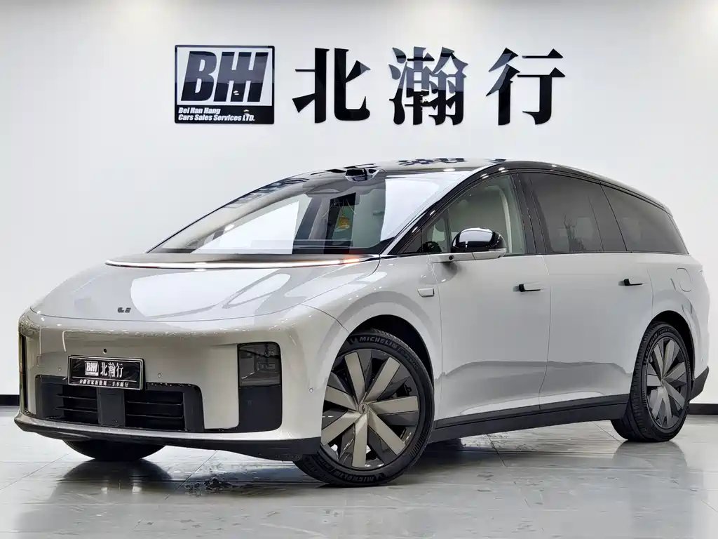 Li Auto Lii8 2025 — фото 1 из 5