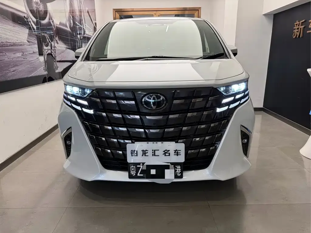 Toyota Alphard 2025 — фото 1 из 5