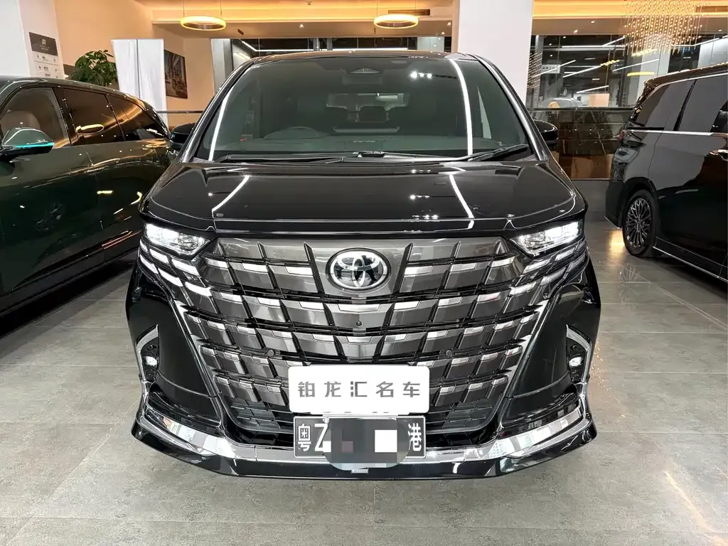 Toyota Alphard 2026 — фото 1 из 5