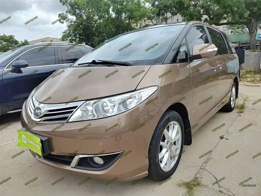 BYD M6 2014