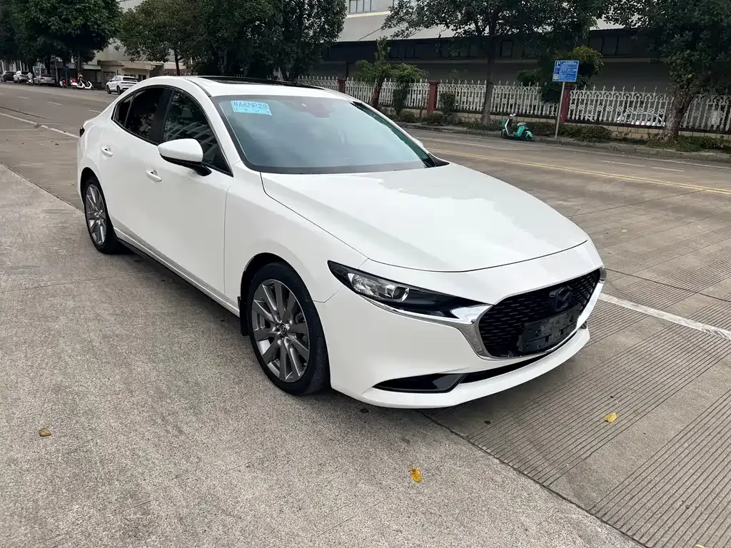Mazda 3 Axela 2020 — фото 1 из 15