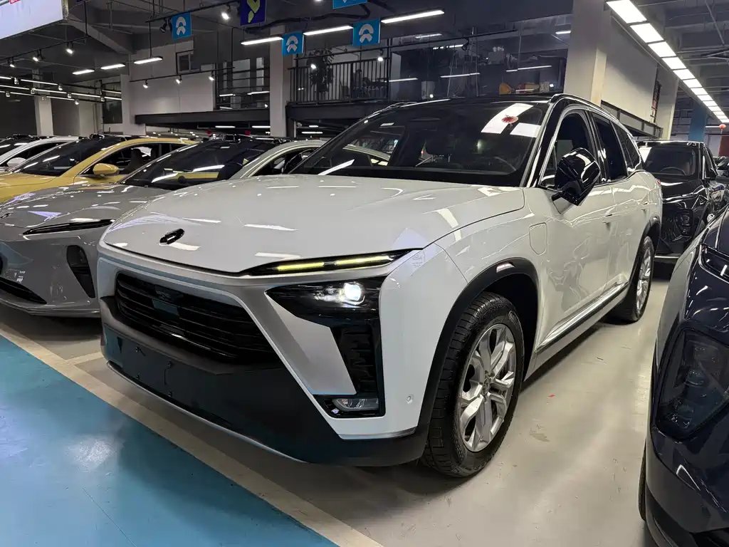 NIO ES8 2021