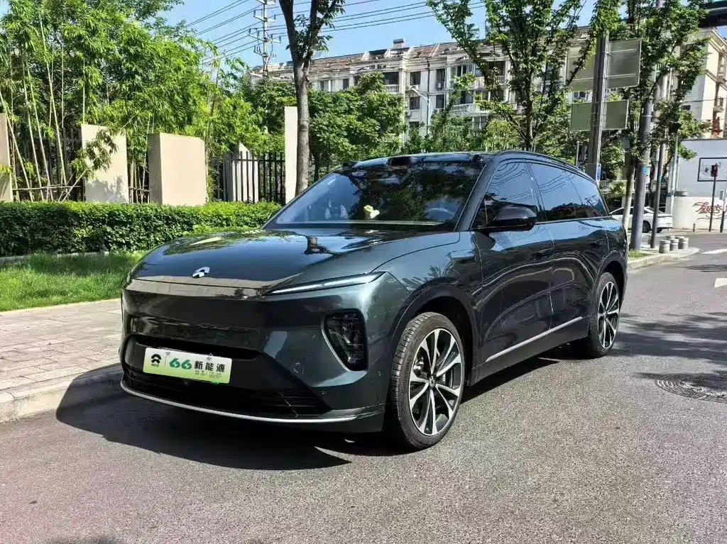 NIO ES8 2025