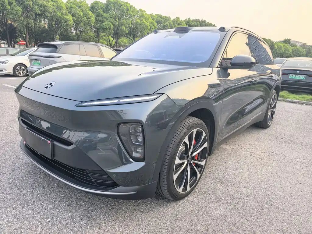 NIO ES8 2023