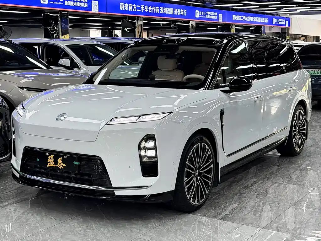 NIO ES8 2025