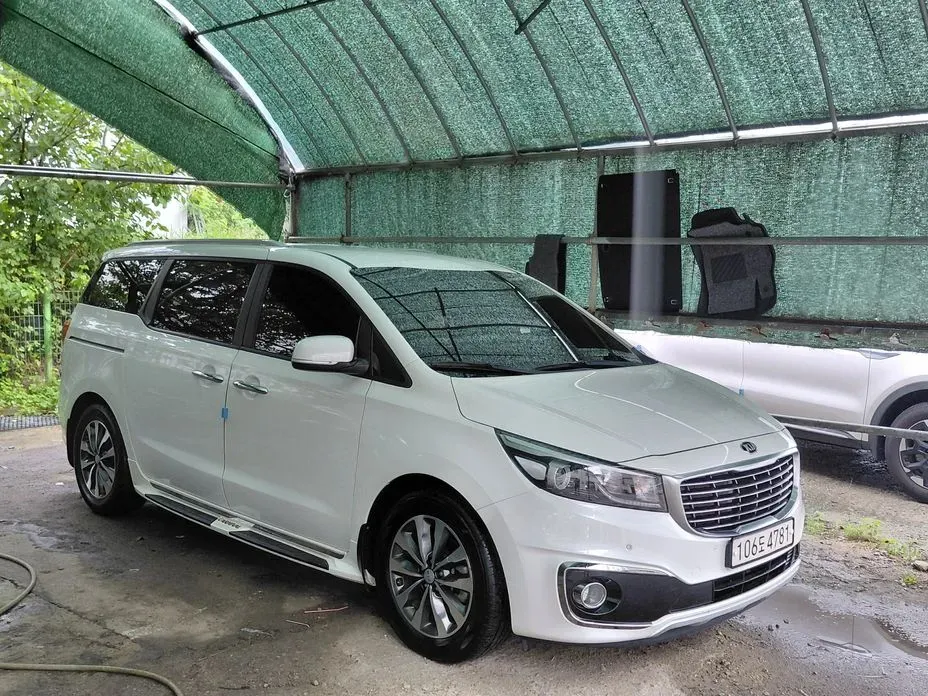 Kia Carnival 2018 — фото 1 из 20