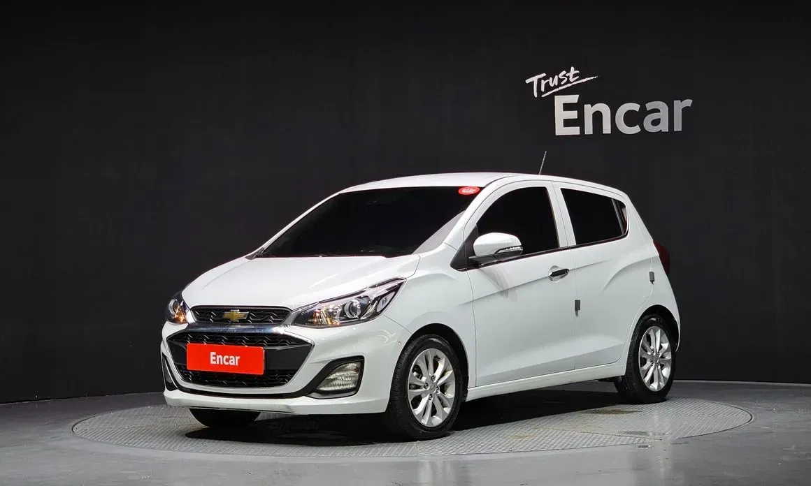 Chevrolet Spark 2021 — фото 1 из 31