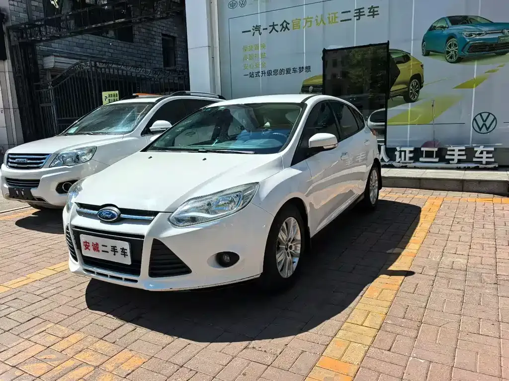 Ford Focus 2015 — фото 1 из 9