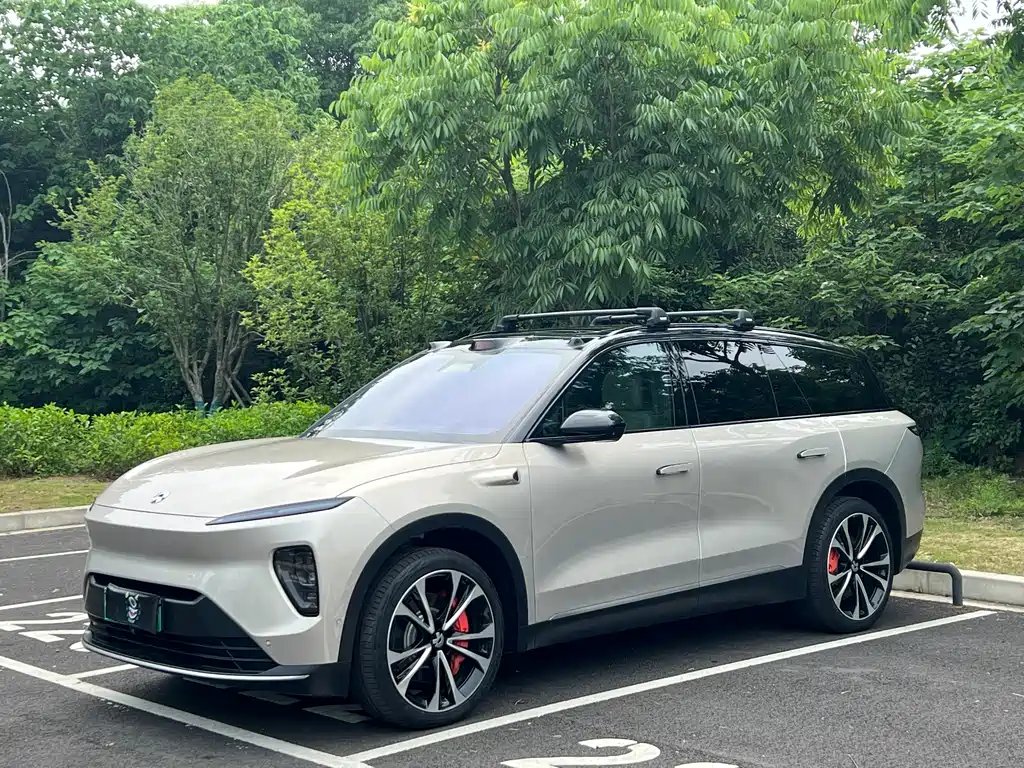 NIO ES8 2024