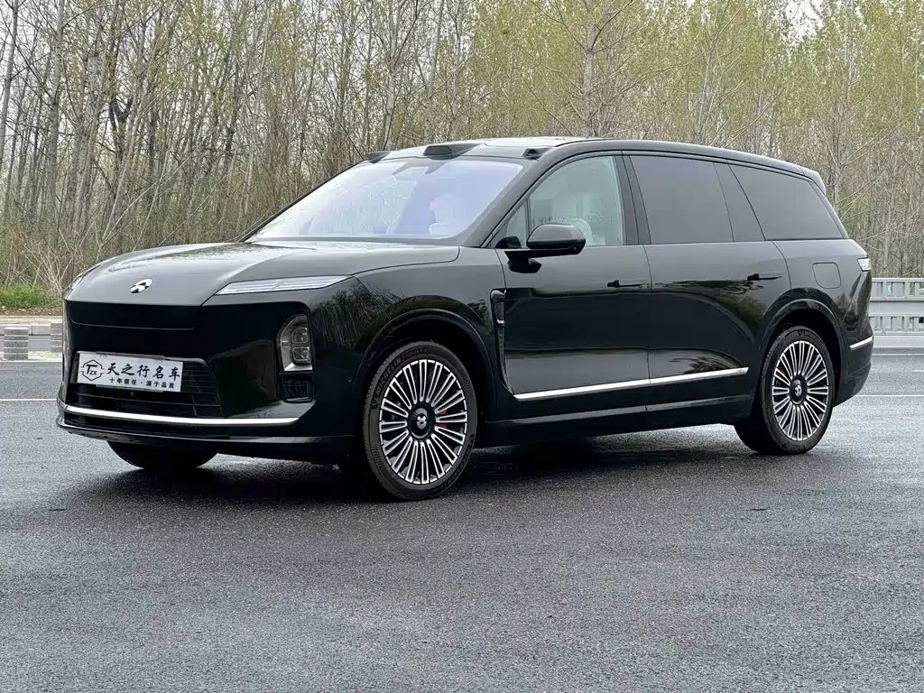 NIO ES8 2025