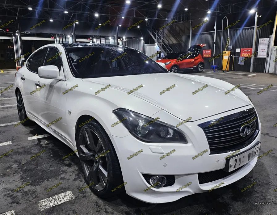 Infiniti M 2011