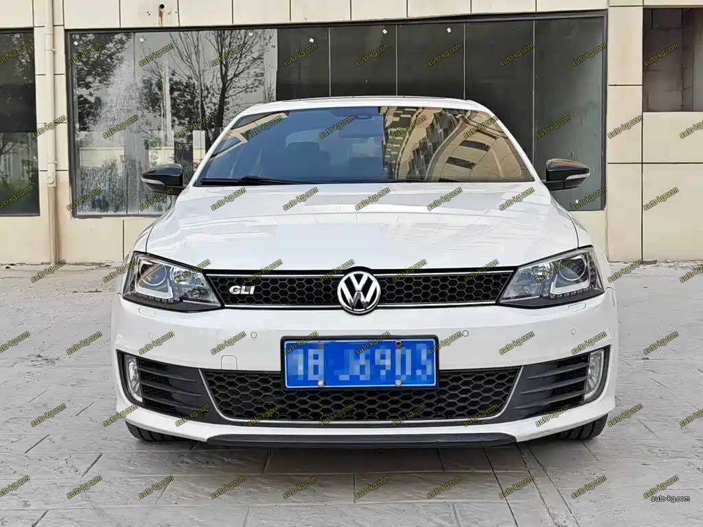 Volkswagen Sagitar 2015