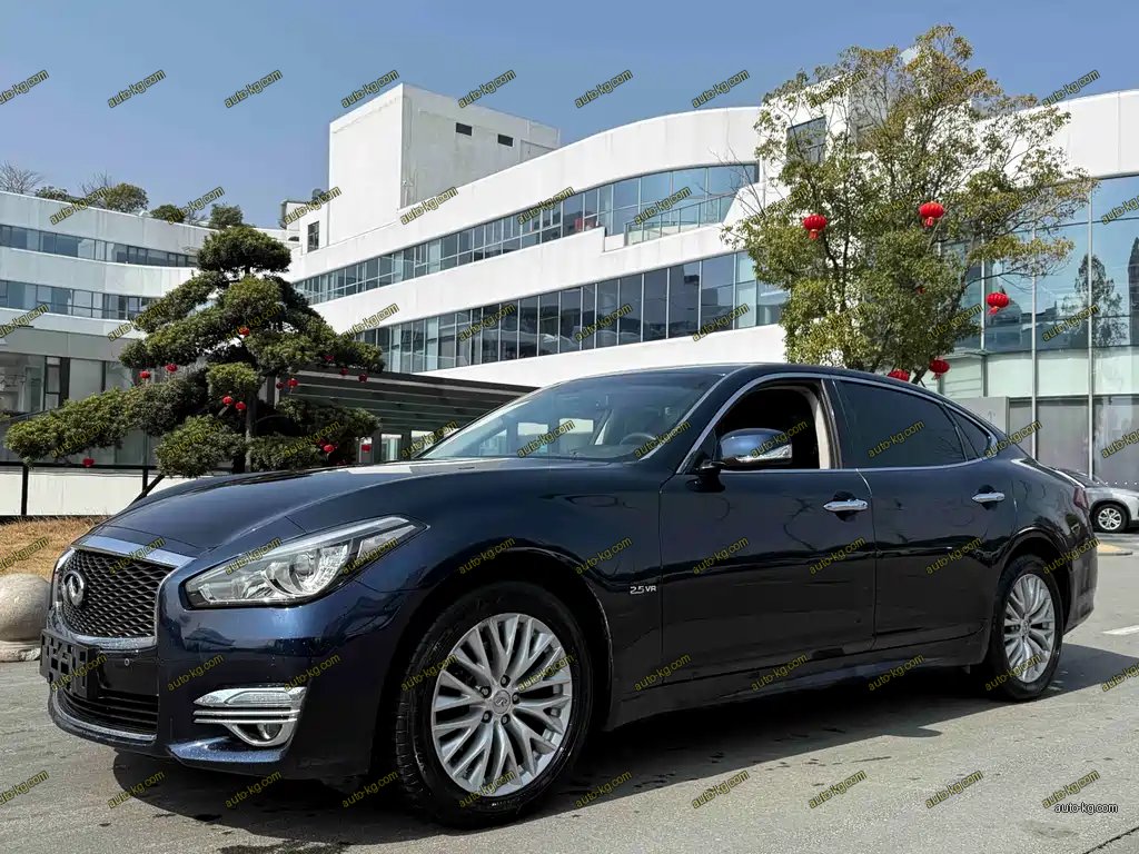 Infiniti Q70 2016