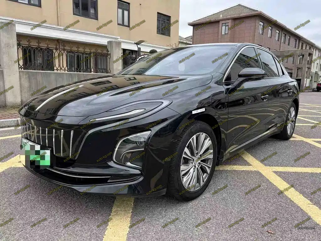 Hongqi Hongqi E-QM5 2024