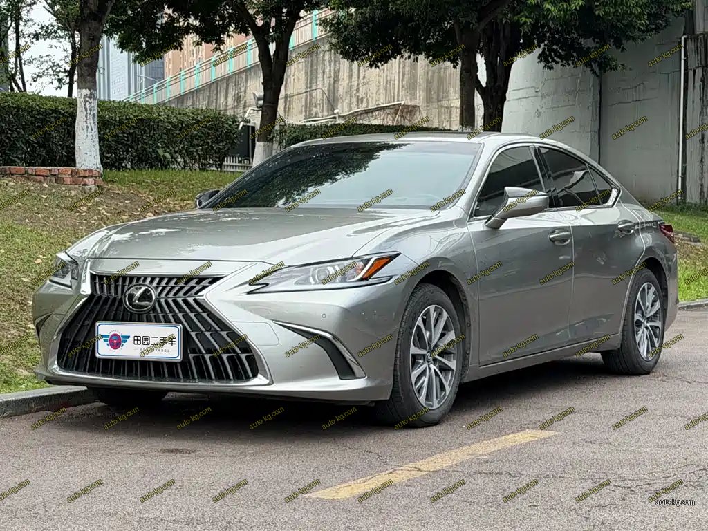 Lexus ES 2023