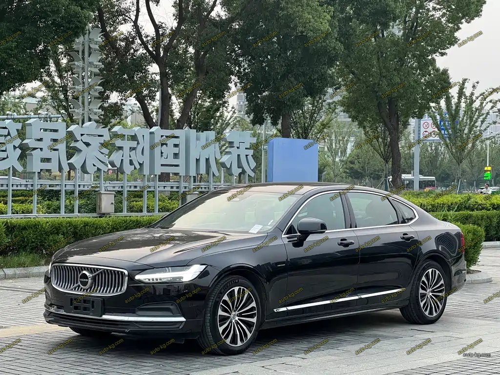 Volvo S90 2025